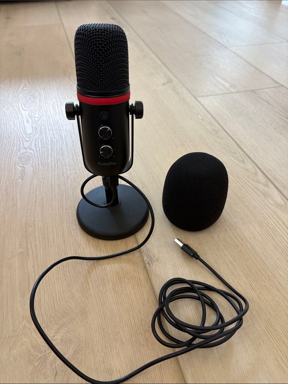 Black Podcast Livestream Desktop USB Microphone with Foam Windscreen